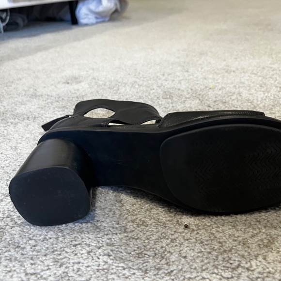 Naked Feet | Women’s Leather Black Open Toe Cut-Out 7.5 - Picture 5 of 6